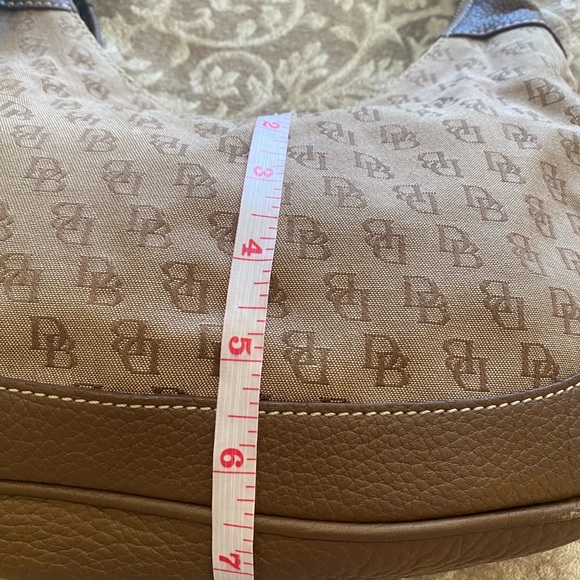 Classic Dooney & Bourke Shoulder Bag - Picture 7 of 10